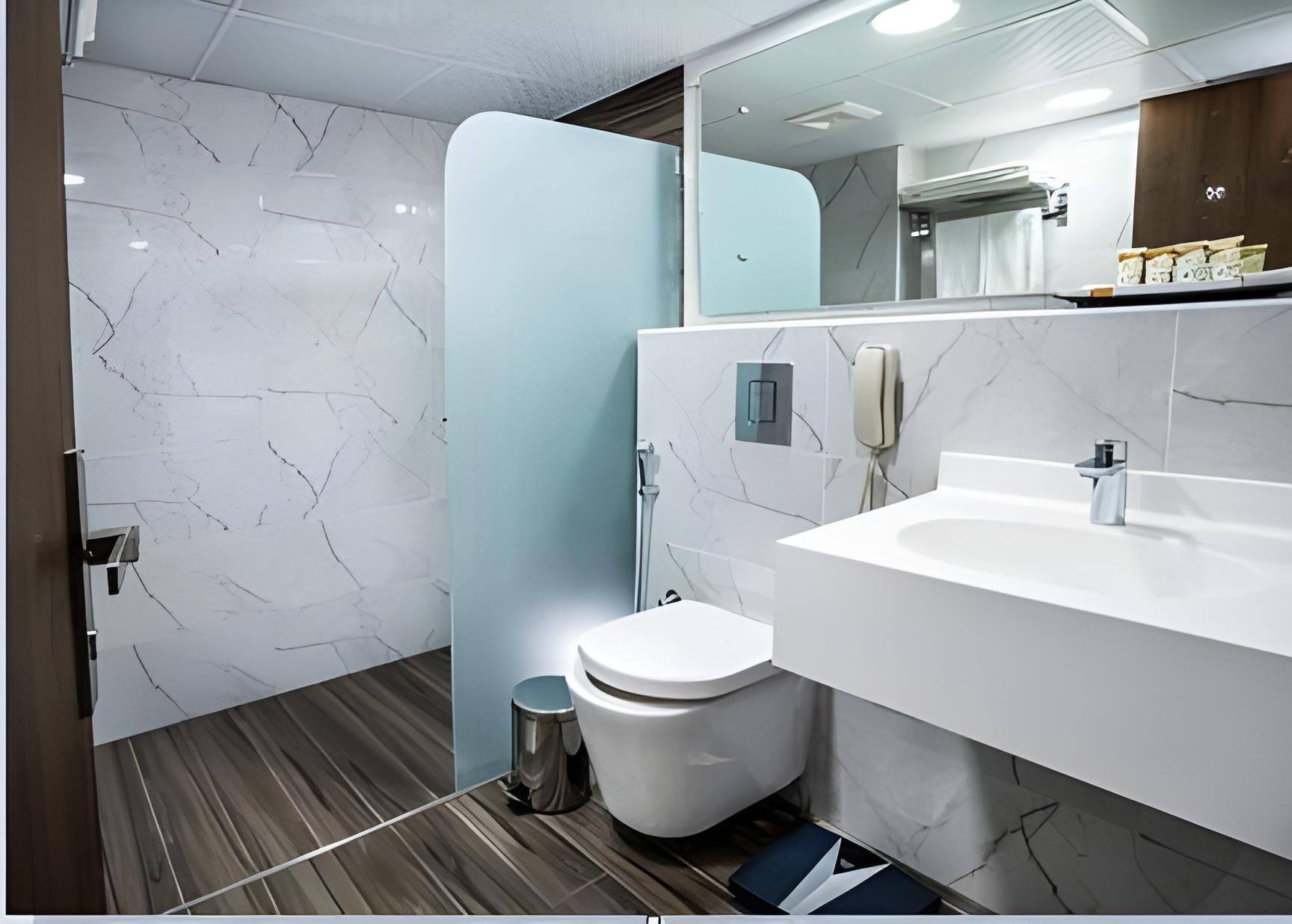 undefined Hotel Holiday International 3