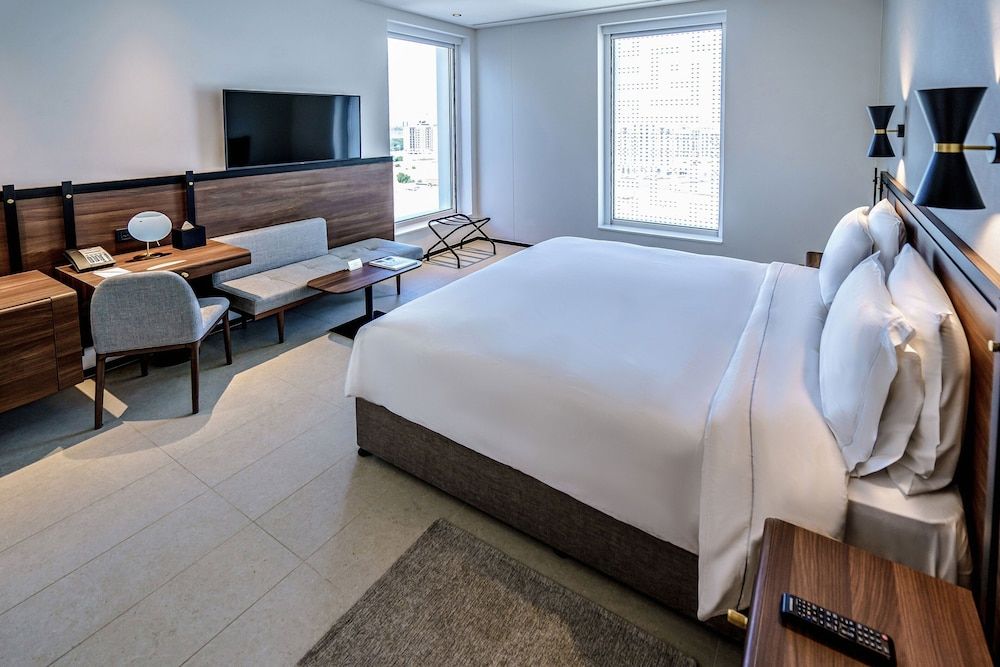 Suite, 1 King Bed, Non Smoking, City View (Mega Suite)
