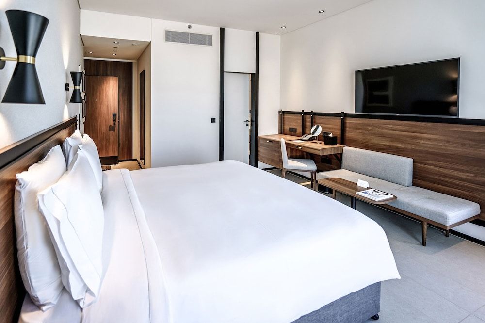 Suite, 1 King Bed, Non Smoking, City View (Mega Suite)