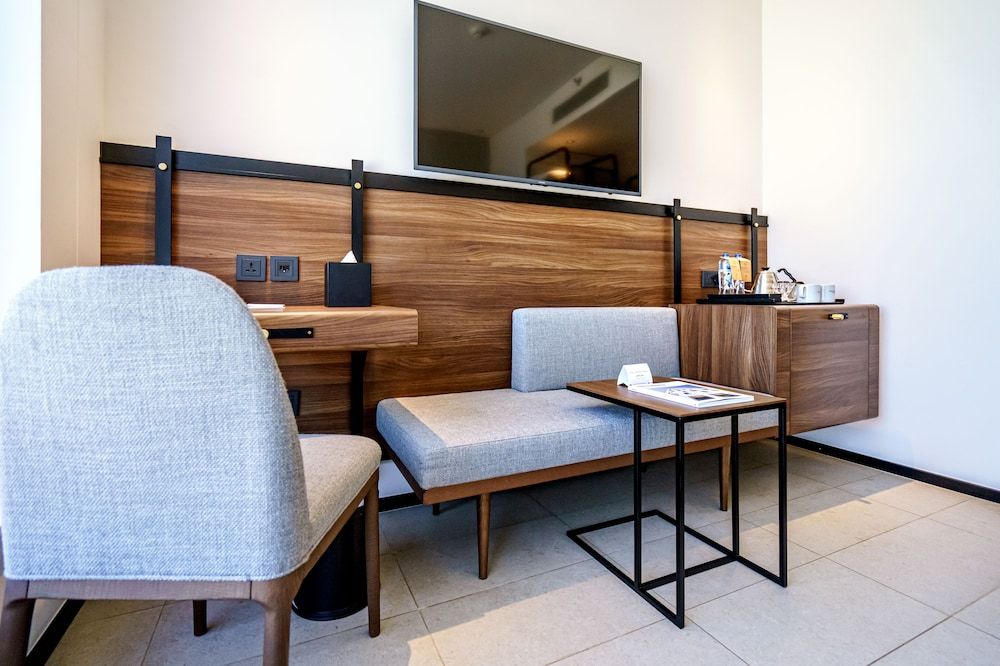 FORM Hotel Al Jaddaf, Dubai, a Member of Design Hotels Room, 1 Queen Bed, Non Smoking, City View (Cozy Room) 16