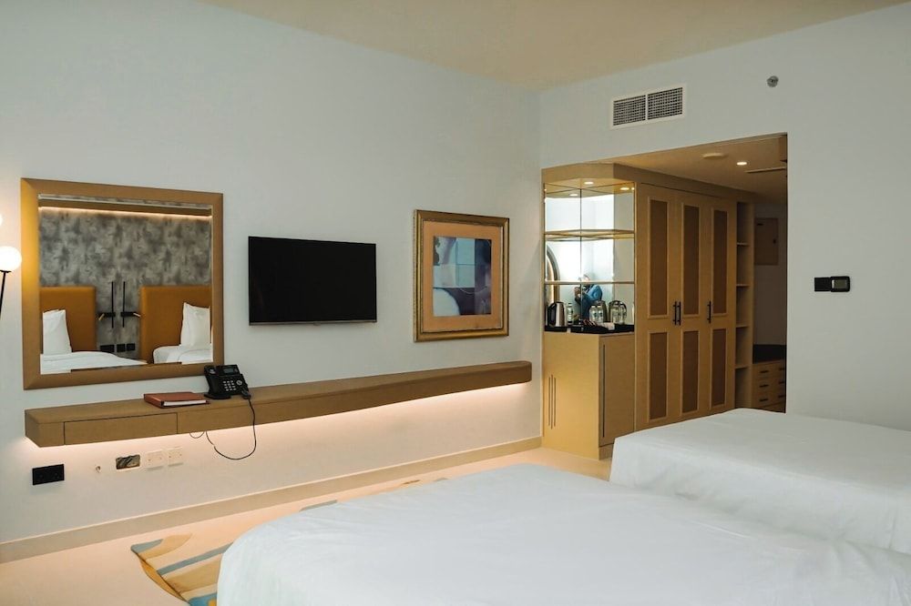 Sheraton Khalidiya Hotel Deluxe Twin Room City View