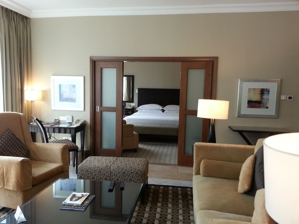 Classic Executive Suite City View