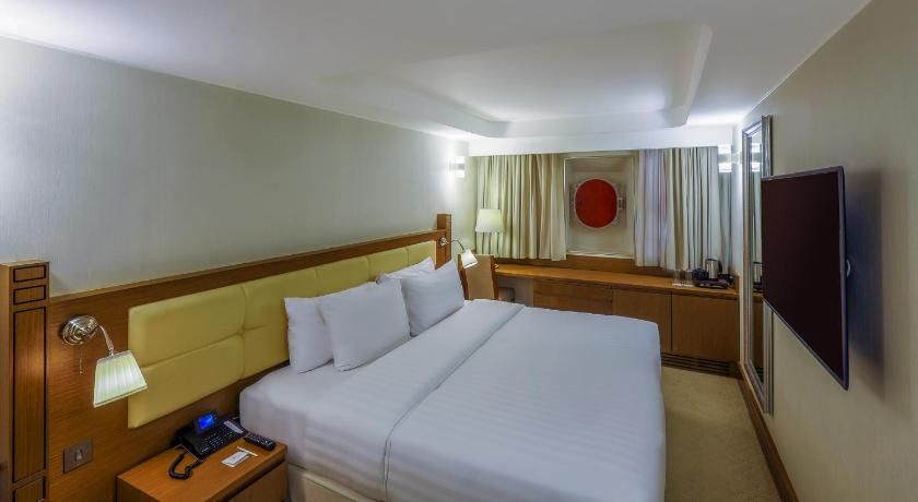 Queen Elizabeth 2 Hotel by Accor Classic Room 3