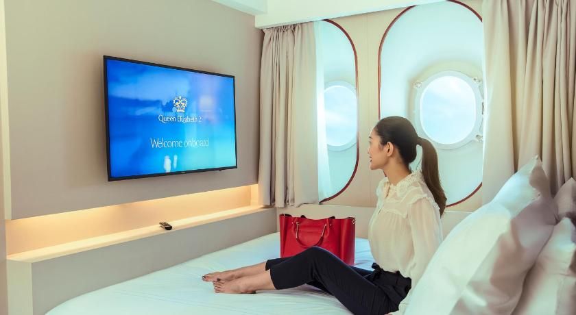 Queen Elizabeth 2 Hotel by Accor Classic Room 6
