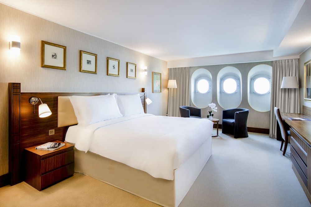 undefined Queen Elizabeth 2 Hotel by Accor 8