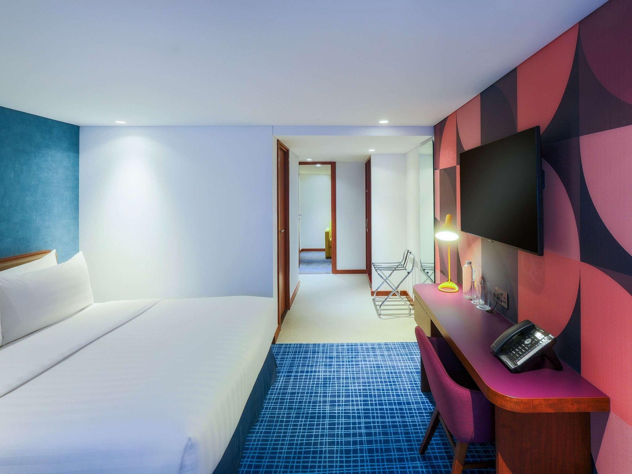 undefined Queen Elizabeth 2 4