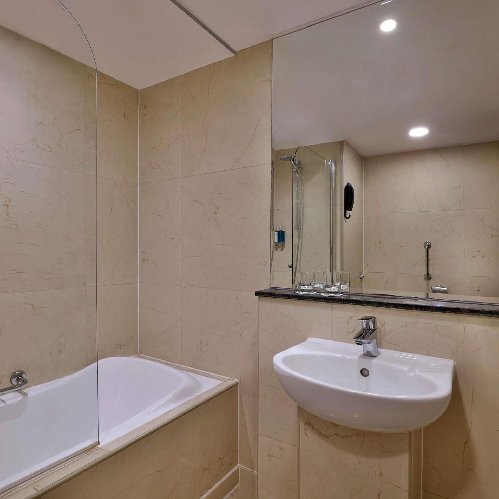 undefined Queen Elizabeth 2 Hotel by Accor 3