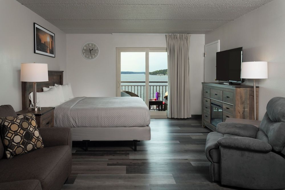 Harbor Shores on Lake Geneva 1 King Bed Lakeview  - Accessible - Balcony 5th floor 2