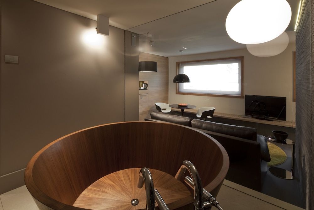 Deep Soaking Bathtub