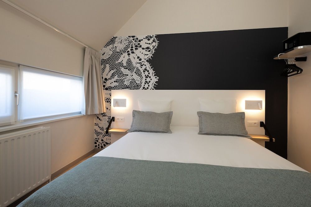 Martin's Brugge Comfort Double Room with Shower 2