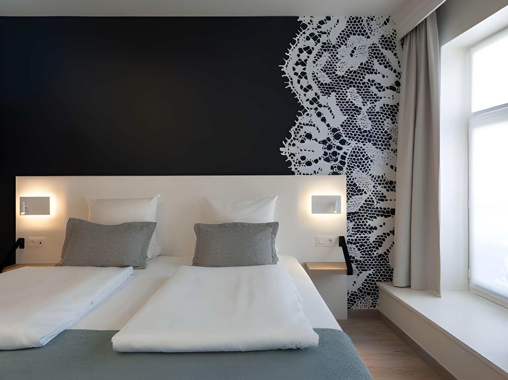 Martin's Brugge Comfort Double Room with Shower 4