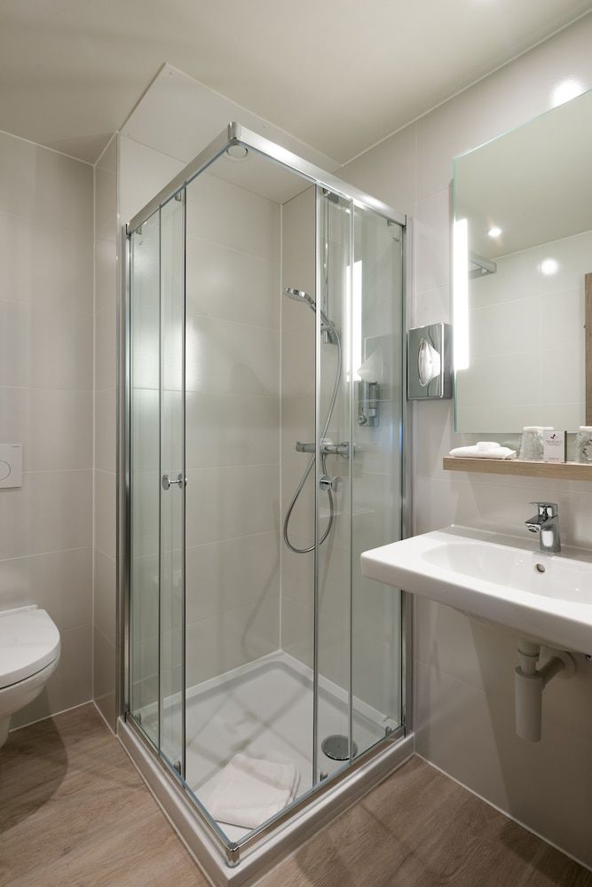 Martin's Brugge Comfort Double Room with Shower 5