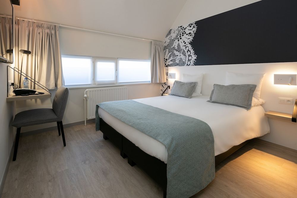 Martin's Brugge Comfort Double Room with Shower 3