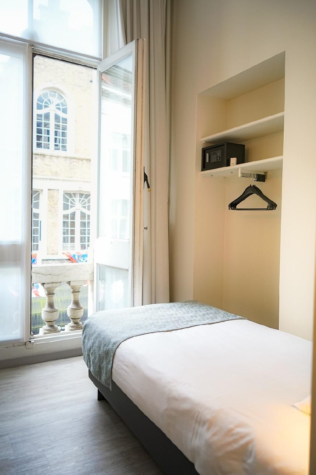 undefined Martin's Brugge 5