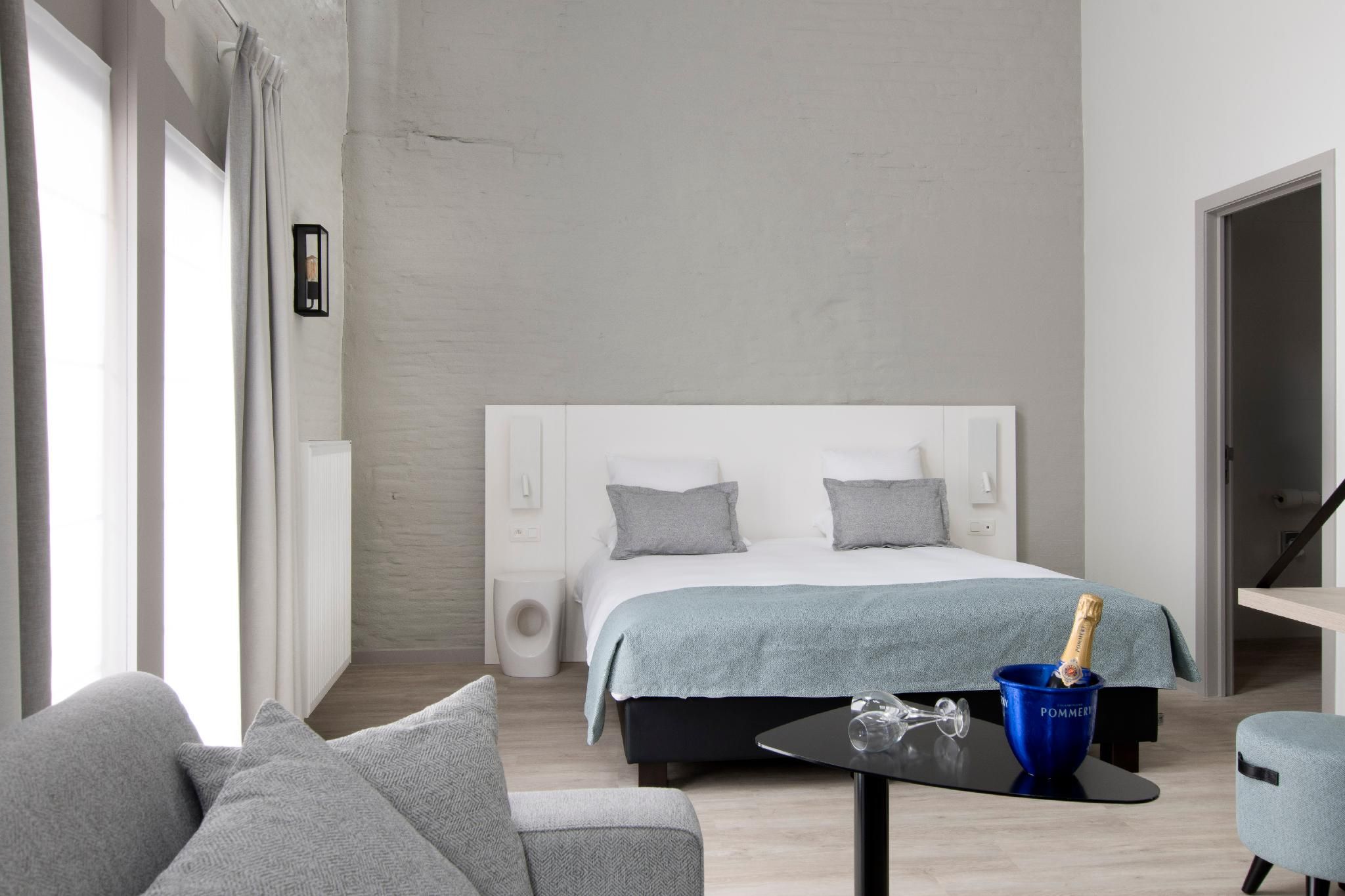 undefined Martin's Brugge 8