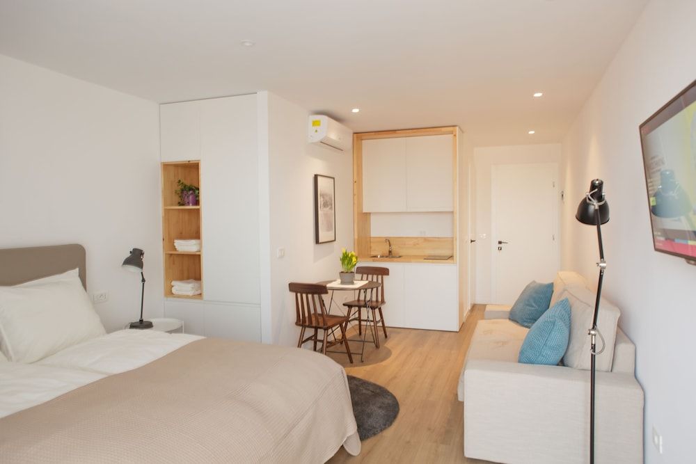 Choose Balkans Apartments Panoramic Room, City View 9