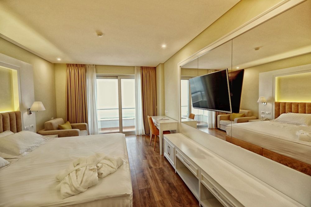 Premium Beach Hotel Superior Room, 1 Bedroom, Sea View 2