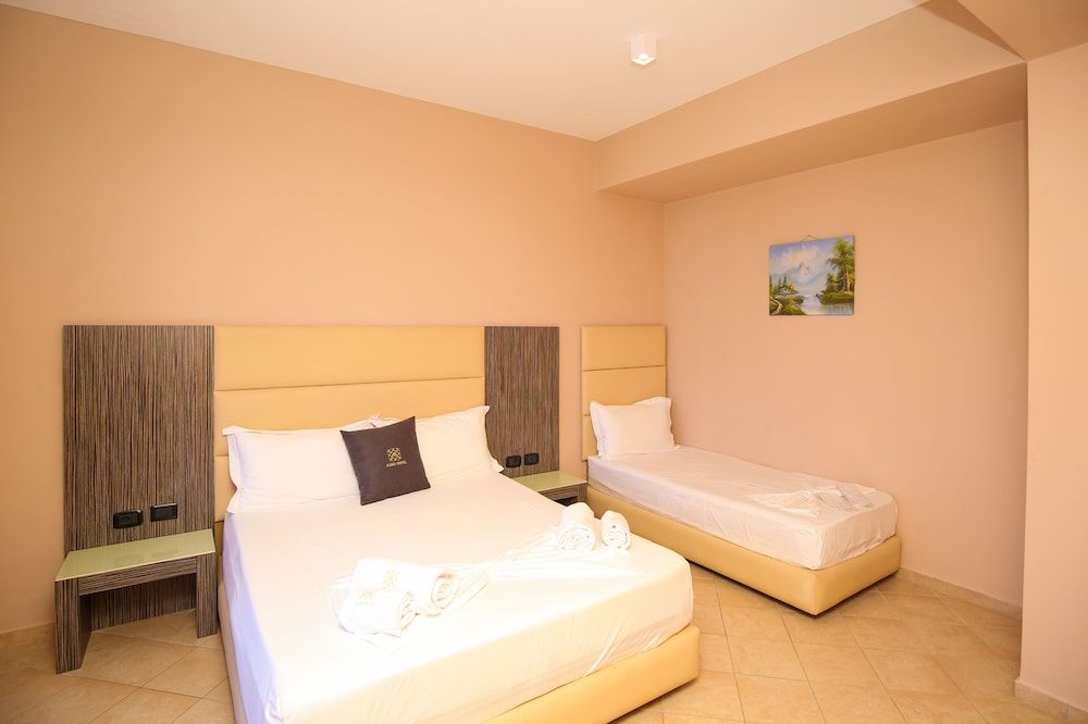 Hotel Aliko Triple Room, Balcony 4