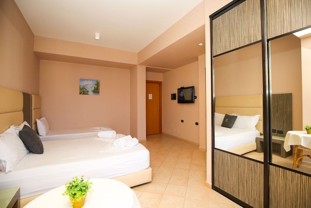 Hotel Aliko Triple Room, Balcony 3