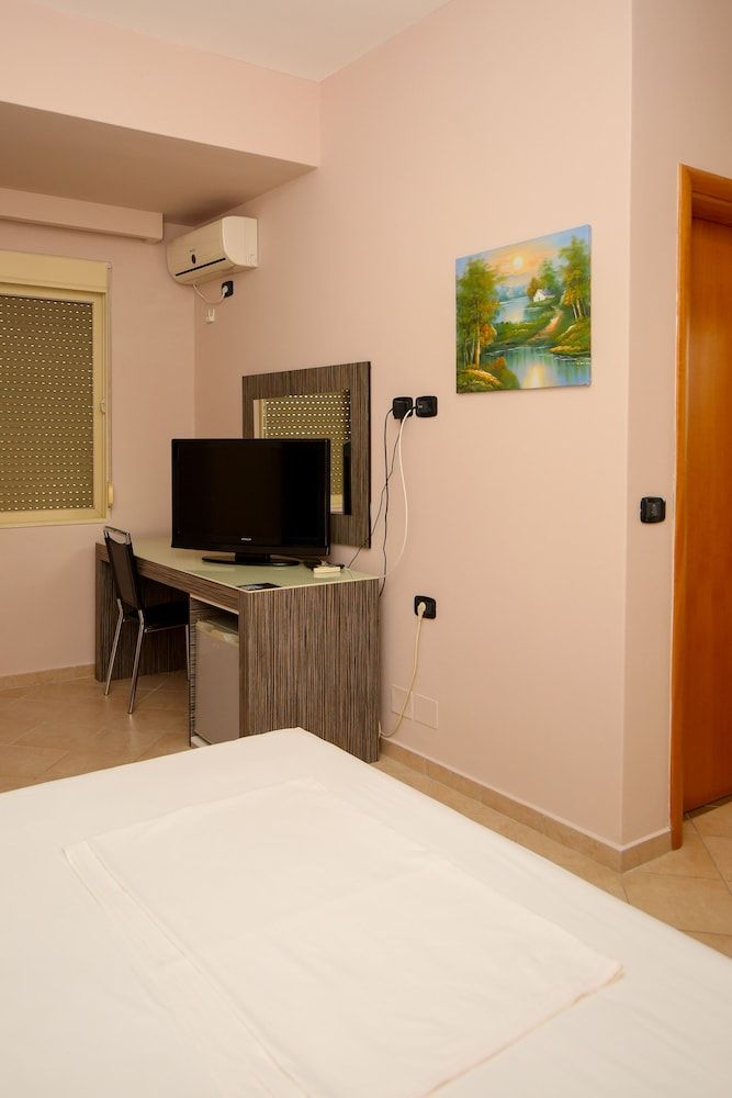 Hotel Aliko Standard Double Room 9