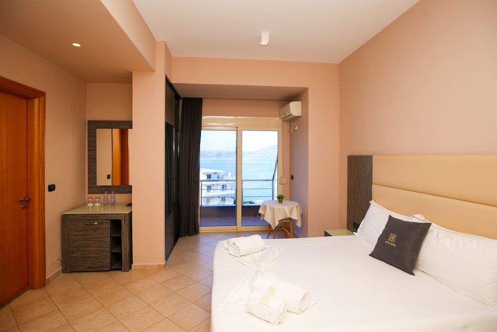 Hotel Aliko Triple Room, Balcony 8
