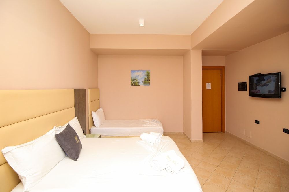 Hotel Aliko Triple Room, Balcony 5