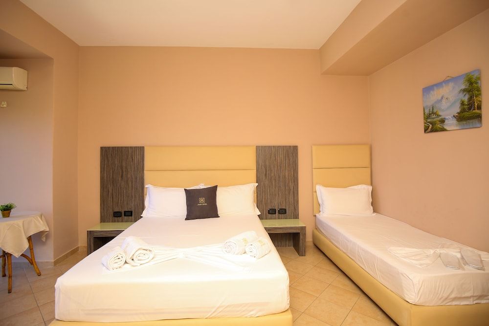 Hotel Aliko Triple Room, Balcony