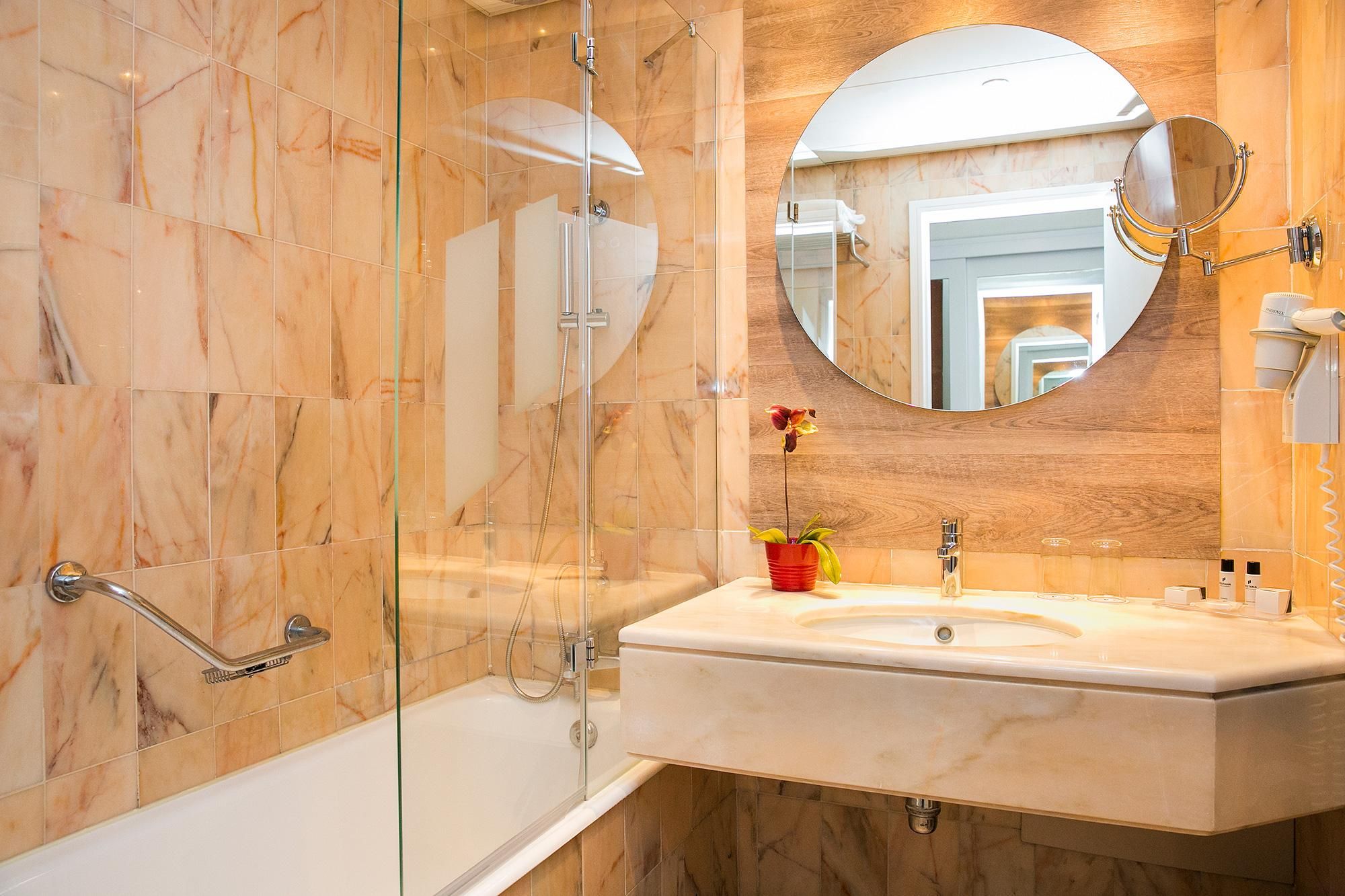 Deluxe Superior Triple Room