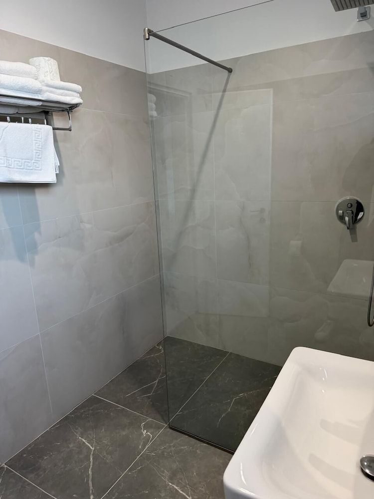 Hotel Kapri Deluxe Room 37