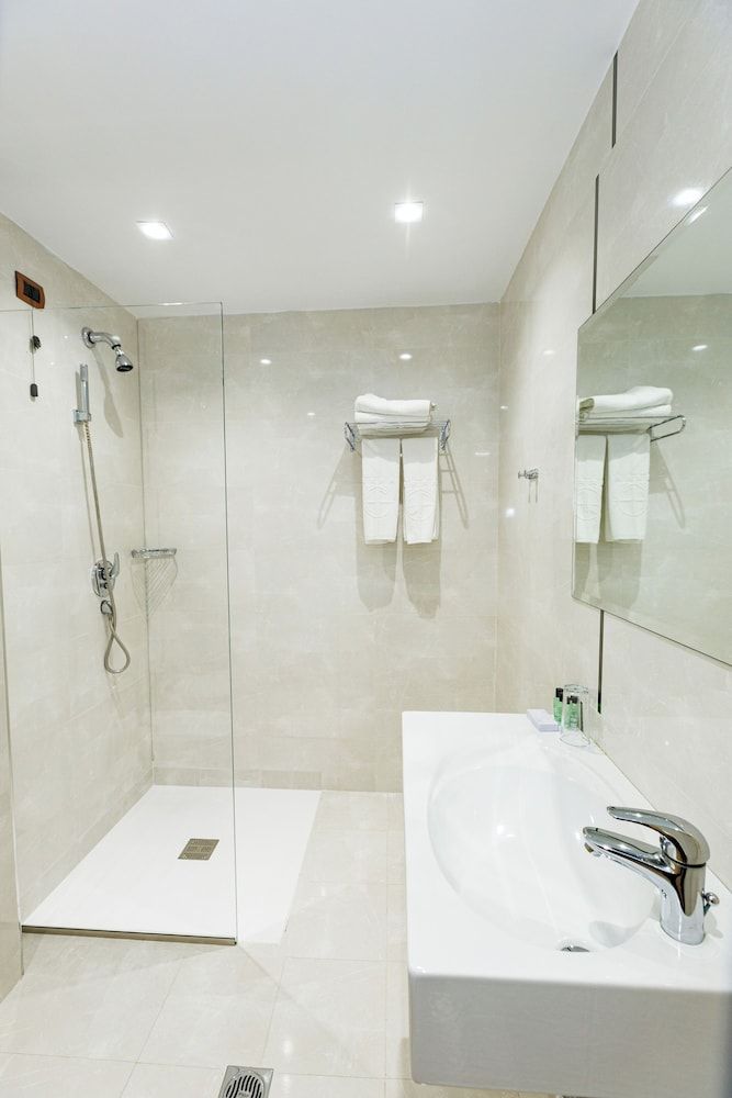 Hotel Fieri Deluxe Triple Room 2