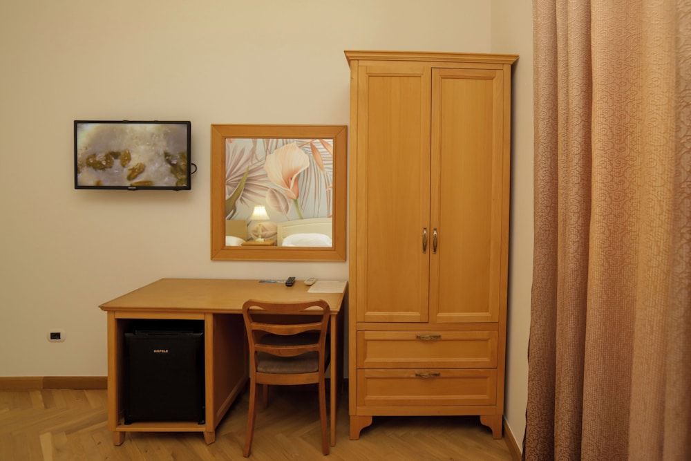 Le Palazzine Hotel Comfort Triple Room, Hill View 11