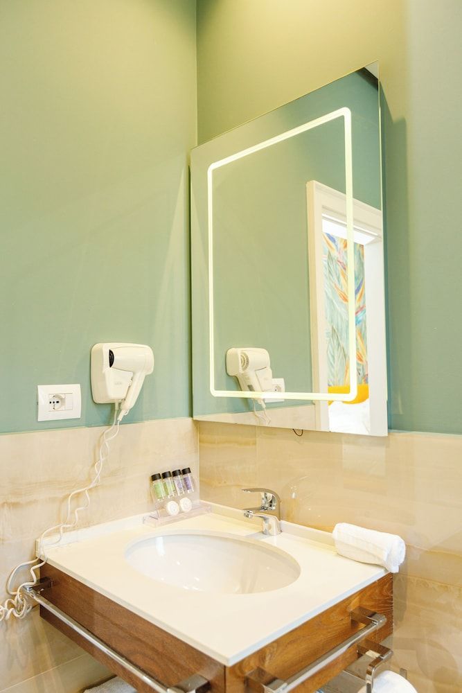 Le Palazzine Hotel Deluxe Double Room, Sea View 8