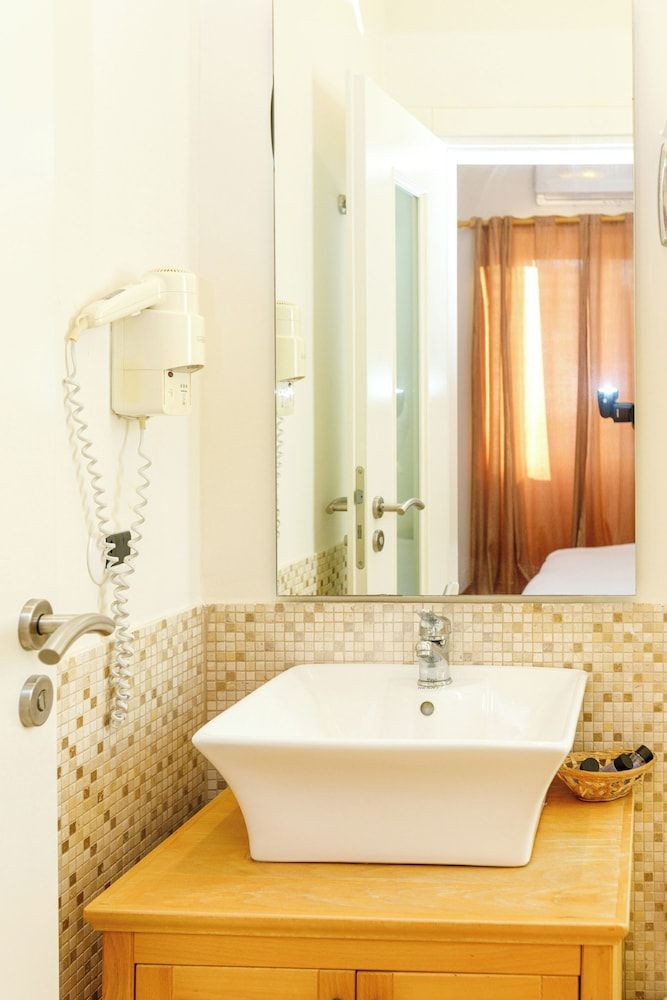 Le Palazzine Hotel Comfort Triple Room, Hill View 7