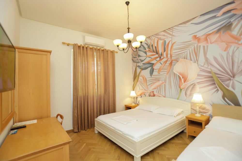 Le Palazzine Hotel Comfort Triple Room, Hill View 5