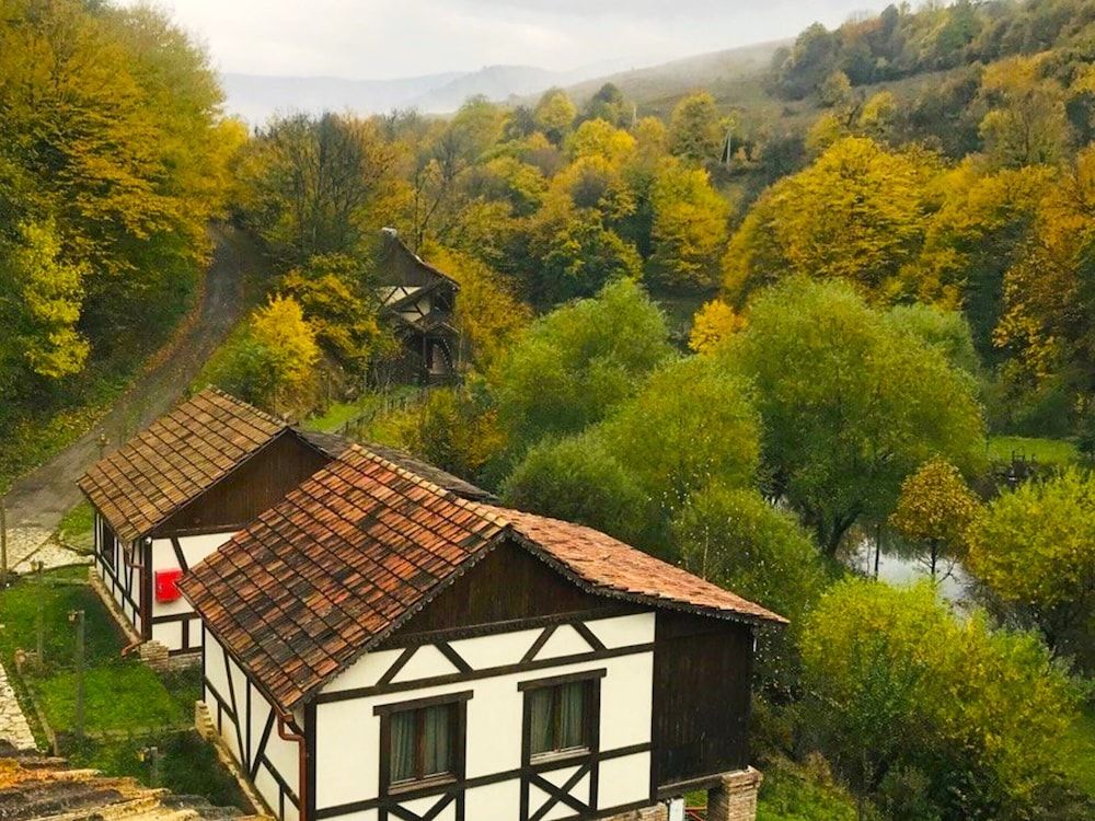 Ecokayan Dilijan Resort Hotel Comfort Cabin, Multiple Beds, Balcony, Lake View 5