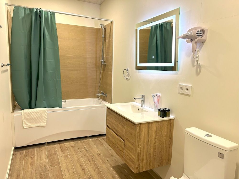 Ecokayan Dilijan Resort Hotel Family Quadruple Room, 2 Queen Beds, Balcony, River View 4