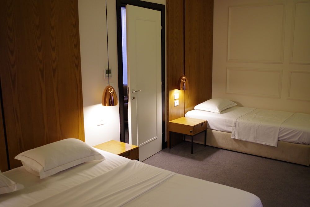 Delta Hotel Family Comfort Suite with Double Bed, Single Bed, and Living Area 2