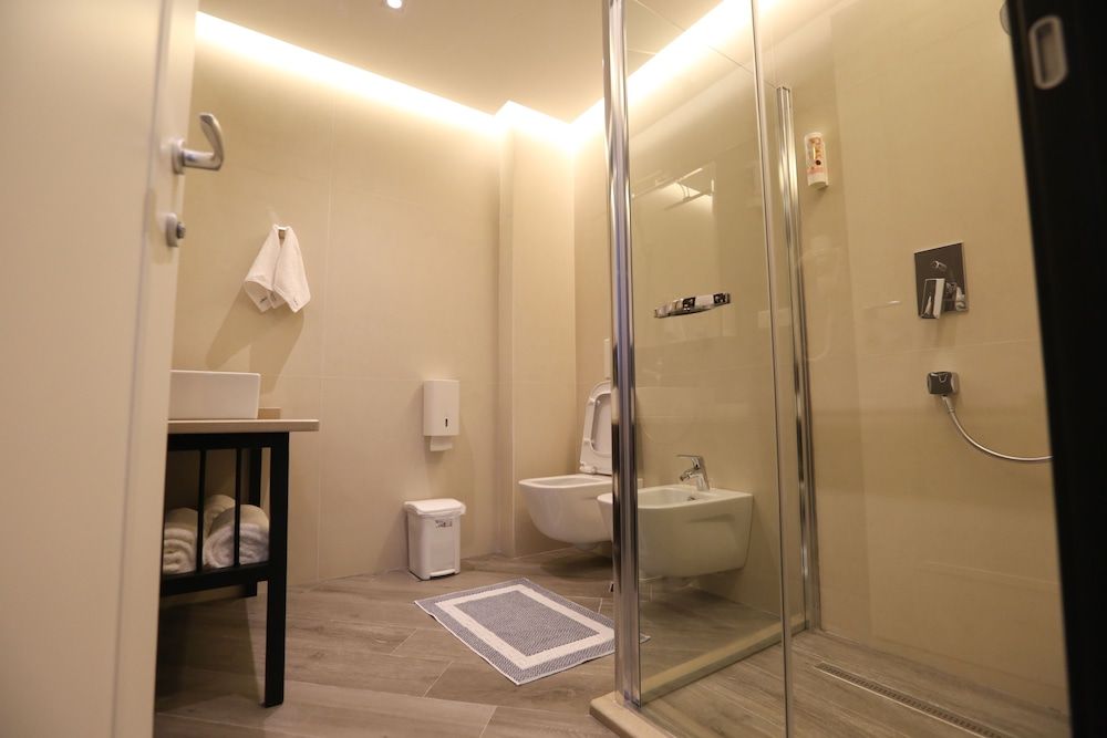 Delta Hotel Superior triple room with one double bed and one single bed 5