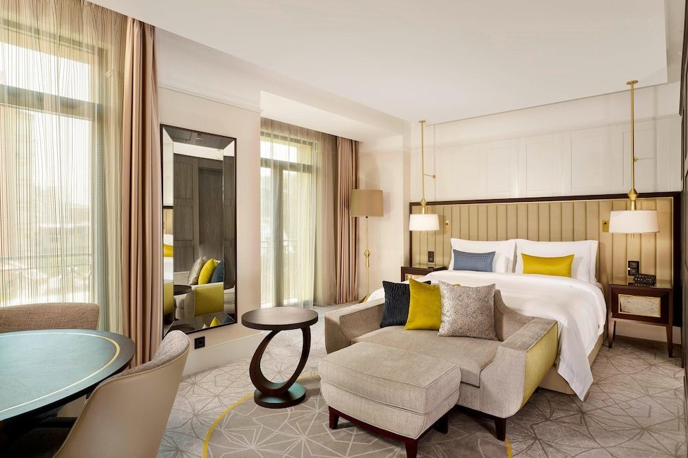 Grand Room, 1 Queen Bed