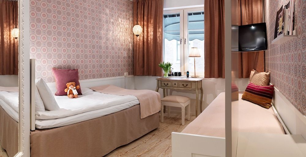 Freys Hotel Standard Single Room (with extra bed) 2