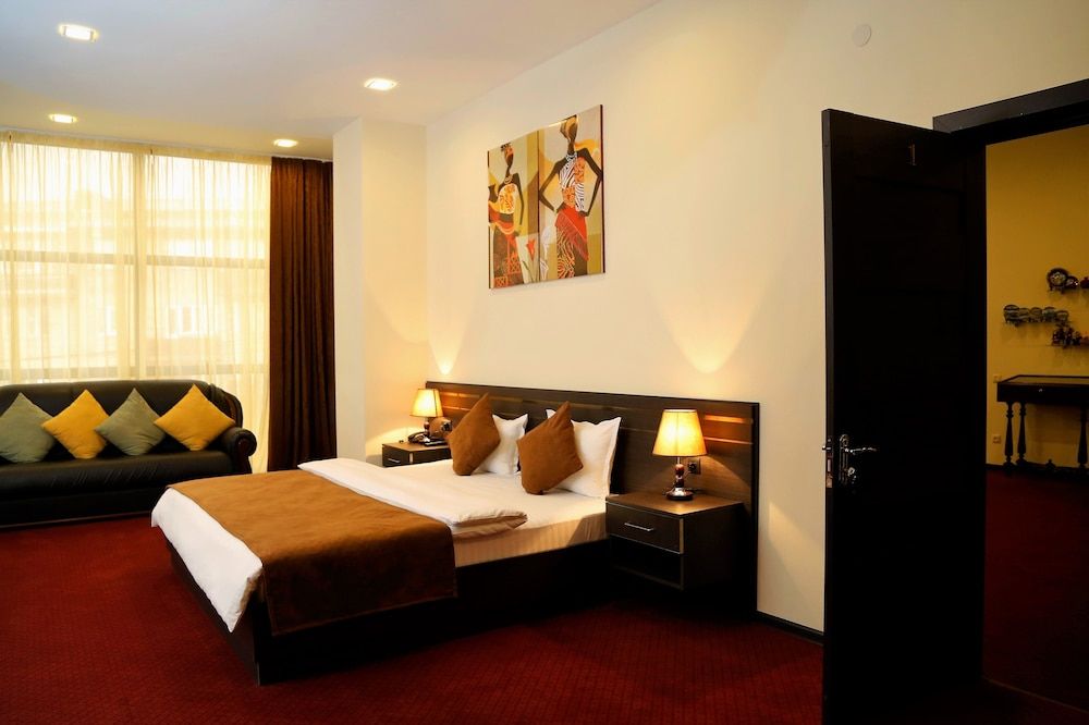 Tomu's Hotel Comfort Room, City View 2