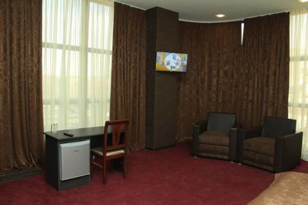 Tomu's Hotel Comfort Room, City View 4