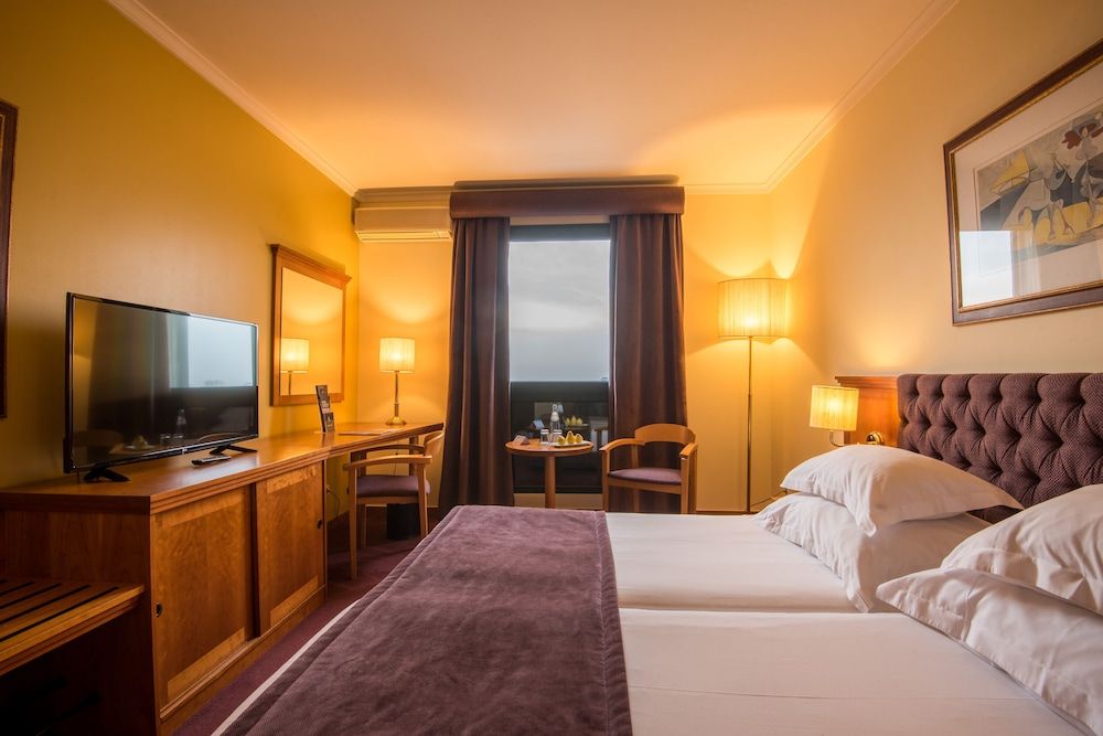 Vila Gale Porto Centro Hotel Twin Room (2 Adults + 1 Child) 2