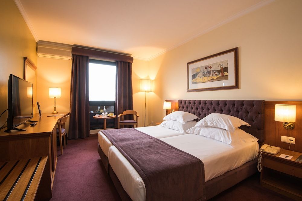 Vila Gale Porto Centro Hotel Twin Room (2 Adults + 1 Child) 4