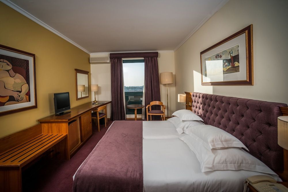 Vila Gale Porto Centro Hotel Twin Room (2 Adults + 1 Child)