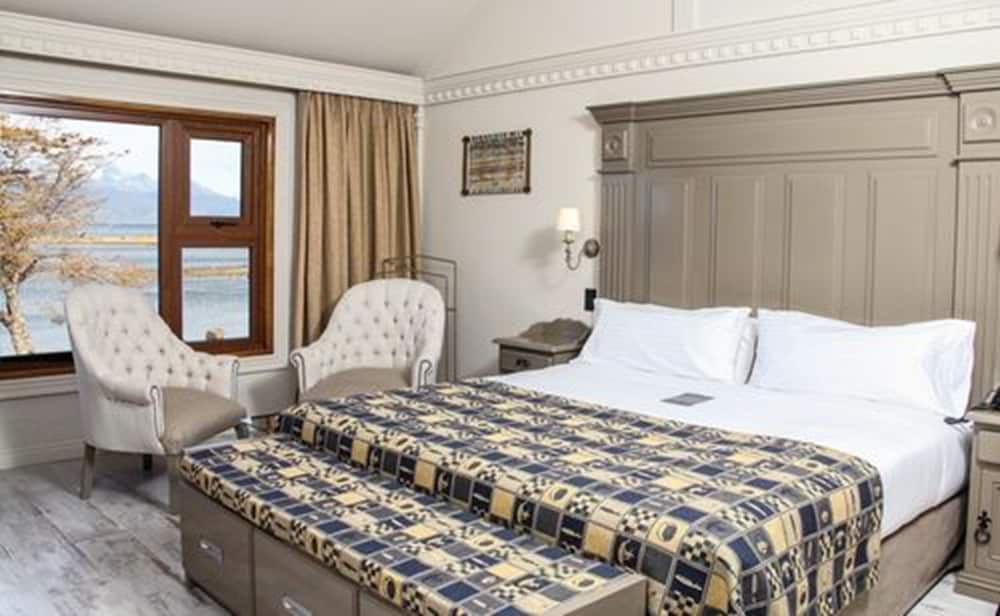 Hotel Los Yamanas Junior Suite, 1 King Bed, Canal View 4