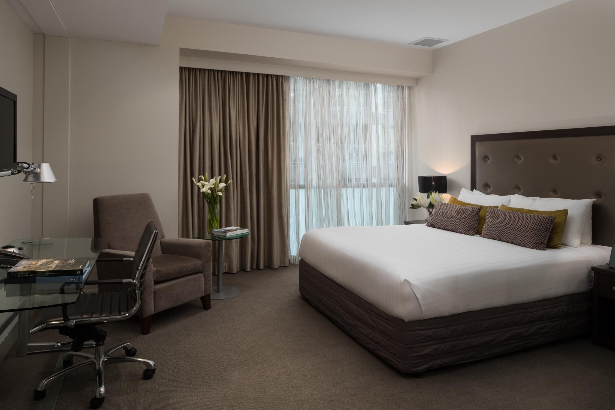 Rydges Auckland Superior King Bed