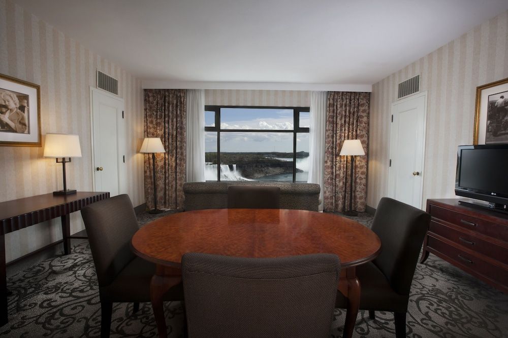 Junior Suite, 1 Queen Bed (Niagara Falls View)