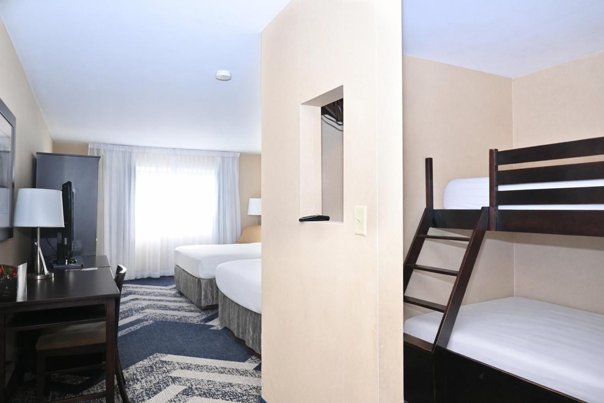 undefined Skyline Hotel & Waterpark 9