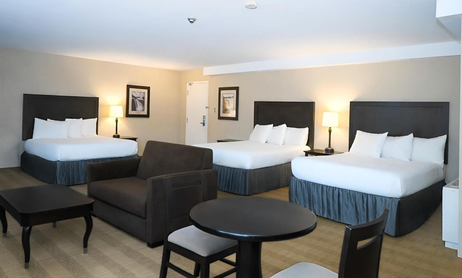 Family Suite Three Queen and 4 Waterpark Passes